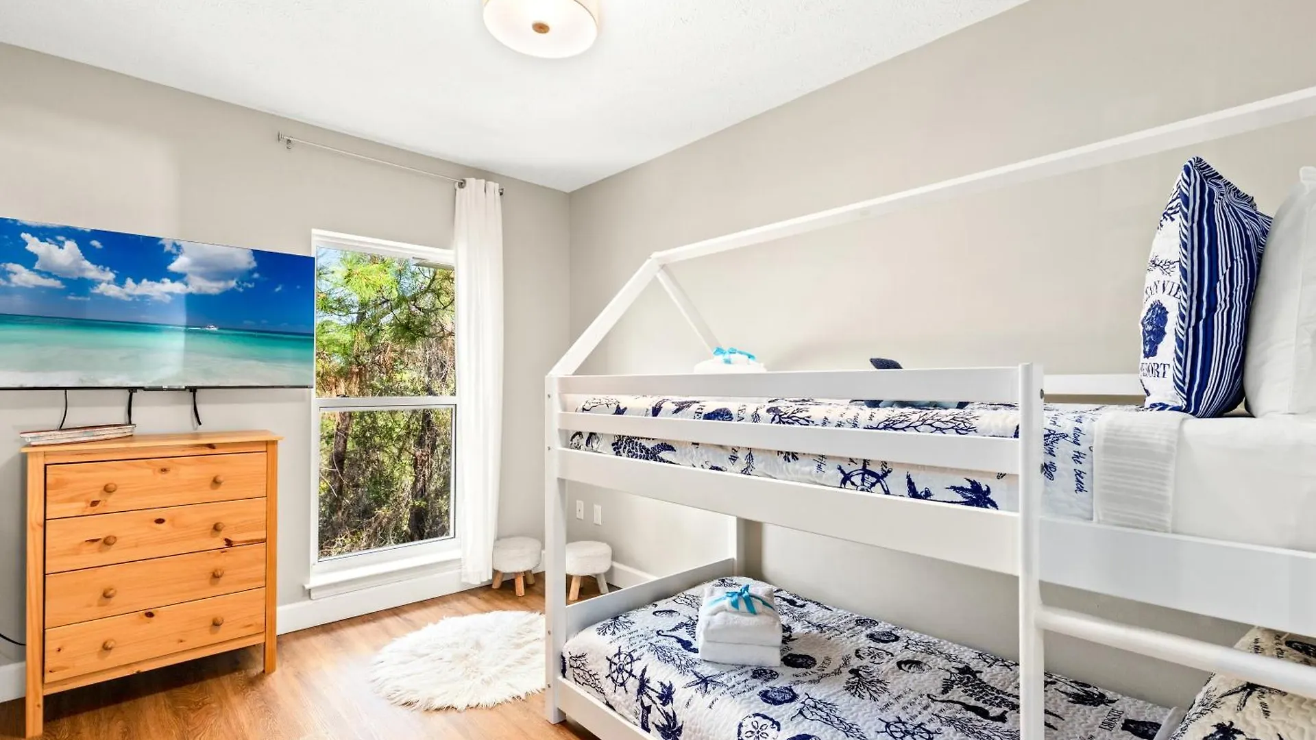 Sailors Cove: 5-Bedroom, 45 Baths, Sleeps 12! Steps Away From The Beach! Panama City Beach 0*,