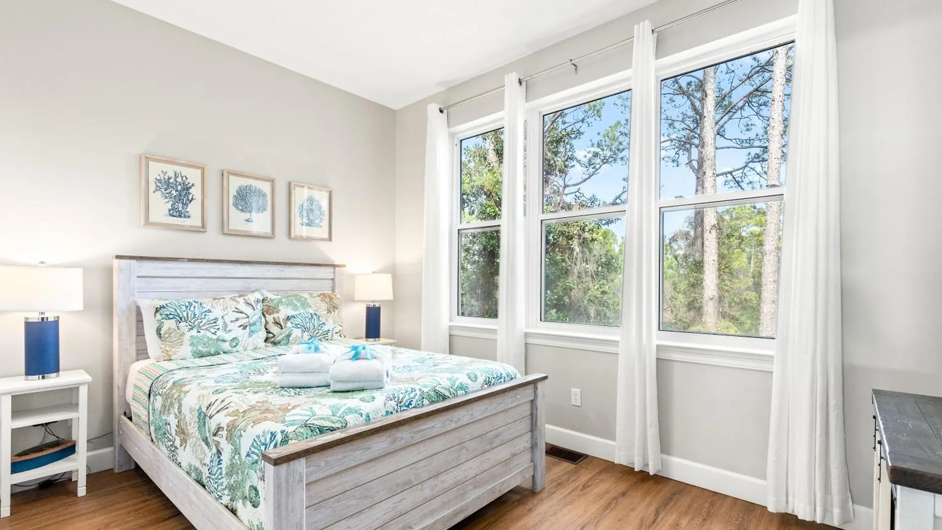 Semesterbostad Sailors Cove: 5-Bedroom, 45 Baths, Sleeps 12! Steps Away From The Beach! Panama City Beach