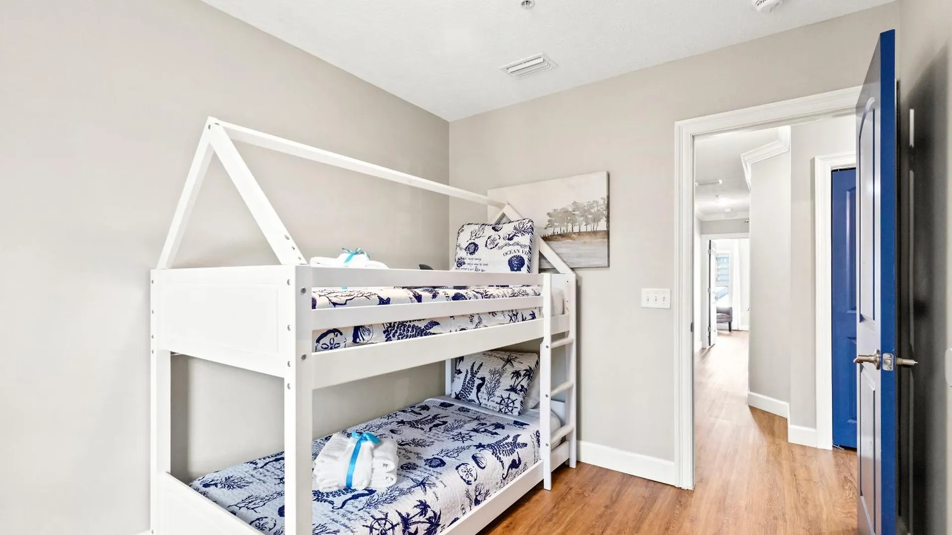 Semesterbostad Sailors Cove: 5-Bedroom, 45 Baths, Sleeps 12! Steps Away From The Beach! Panama City Beach