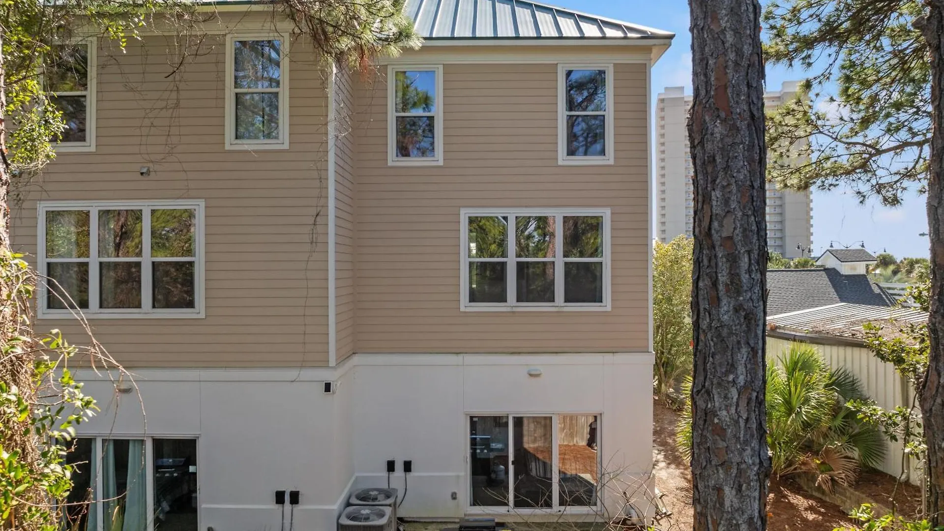 Semesterbostad Sailors Cove: 5-Bedroom, 45 Baths, Sleeps 12! Steps Away From The Beach! Panama City Beach