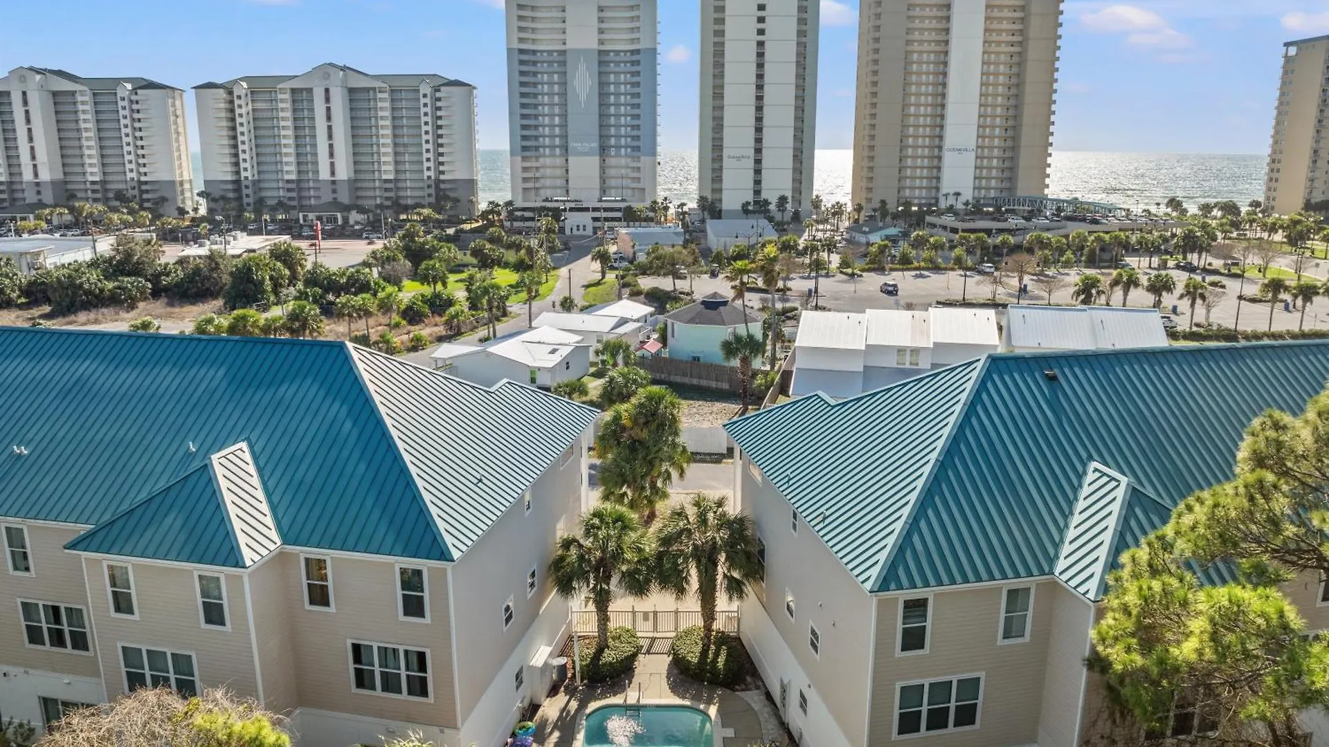 Semesterbostad Sailors Cove: 5-Bedroom, 45 Baths, Sleeps 12! Steps Away From The Beach! Panama City Beach